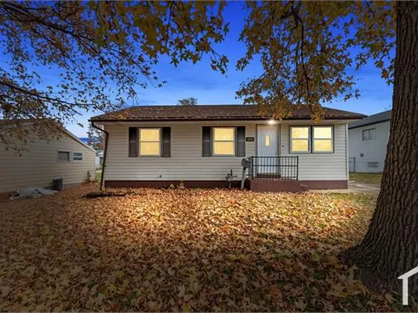 205 Perthshire Rd, Saint Louis, MO 63137