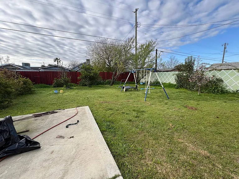 1417 Hall Ave — Photo 21