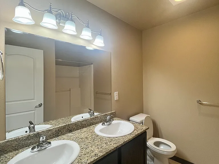 16008 3rd Pl S #C — Photo 23
