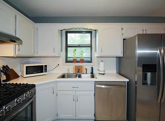 3rd image of 733 N Sioux Ave