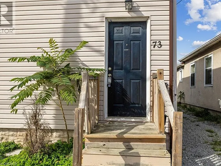 73 Vine St S #2 — Photo 3