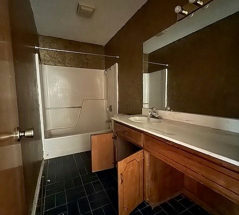 4th image of 329 Walnut Ave