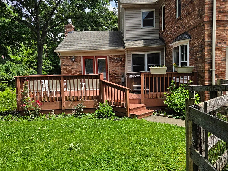 4614 Woodland Dr — Photo 3