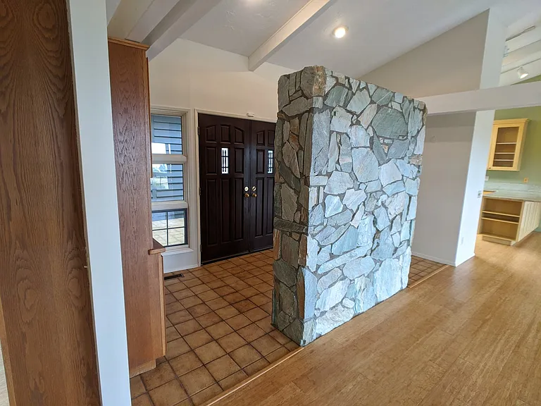251 Old Schoolhouse Rd — Photo 7