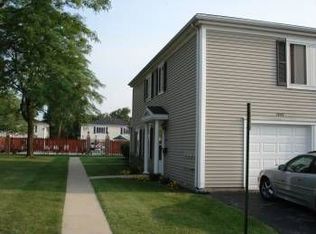 1542 Quaker Ln, Prospect Heights, IL 60070