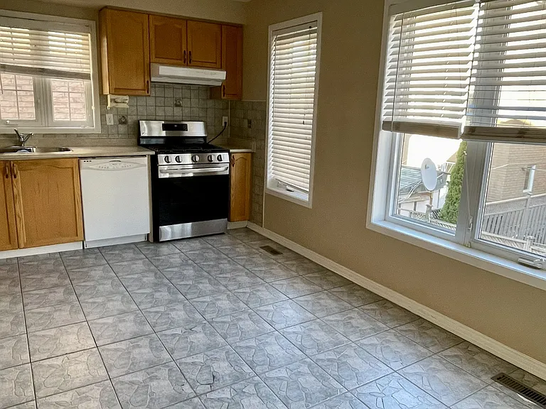 47 Millennium Dr — Photo 8