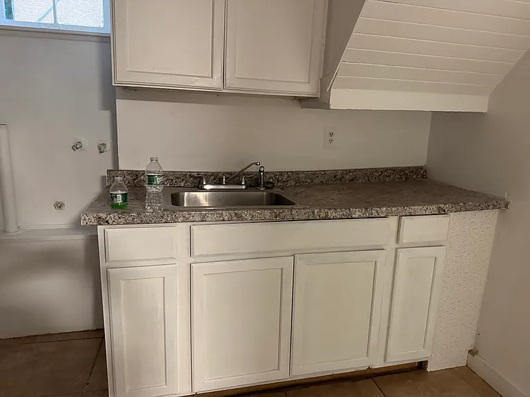 722 Bay St #1 — Photo 10