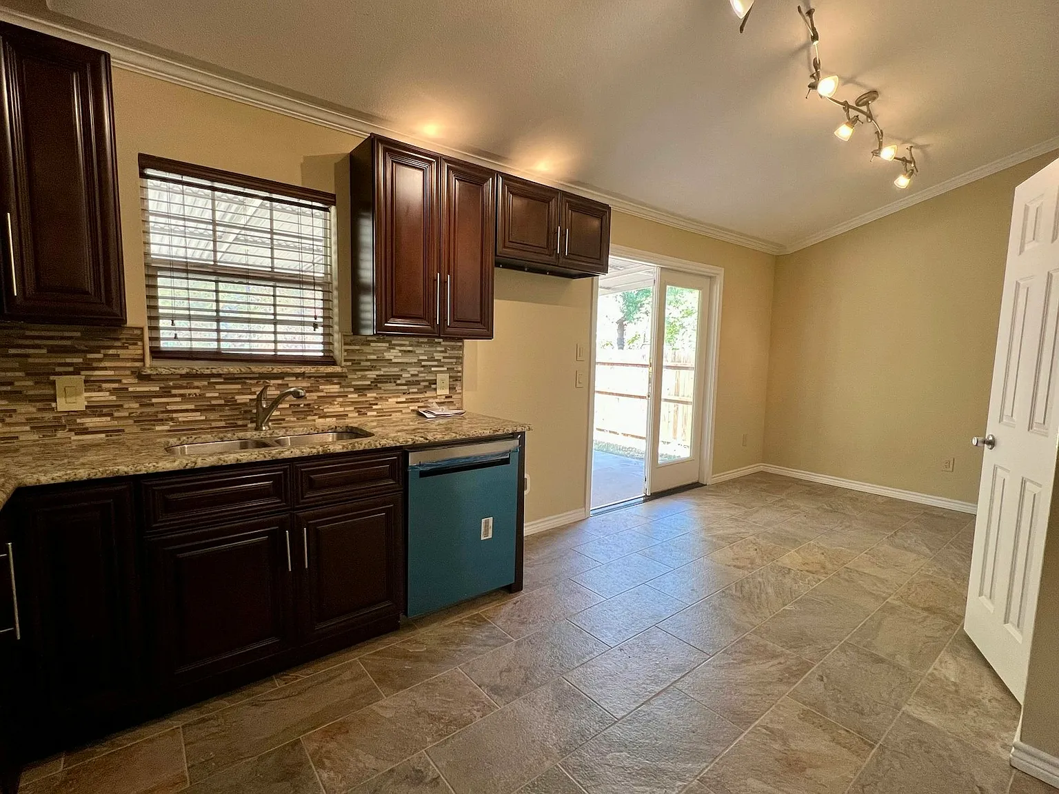 10815 Hermosa Drive — Photo 3