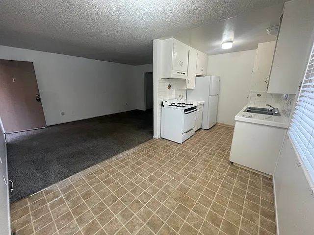 Building Photo - 948 Tallac Ave #1