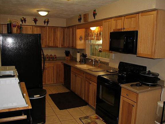 5th image of 695 22nd St NW