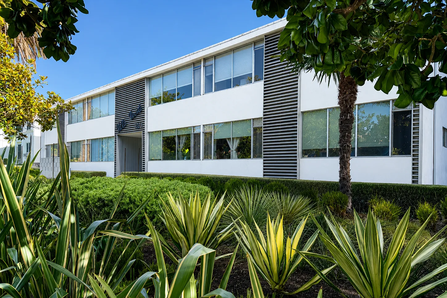234 San Vicente Blvd — Photo 1
