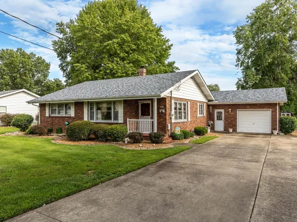 322 E Leonard St, Staunton, IL 62088