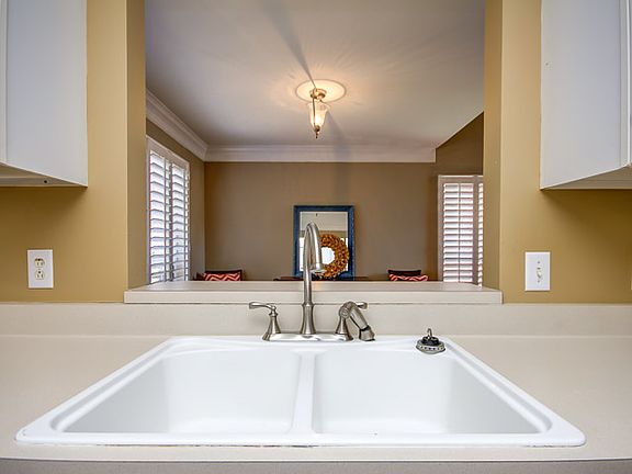 3rd image of 295 Wisteria Dr