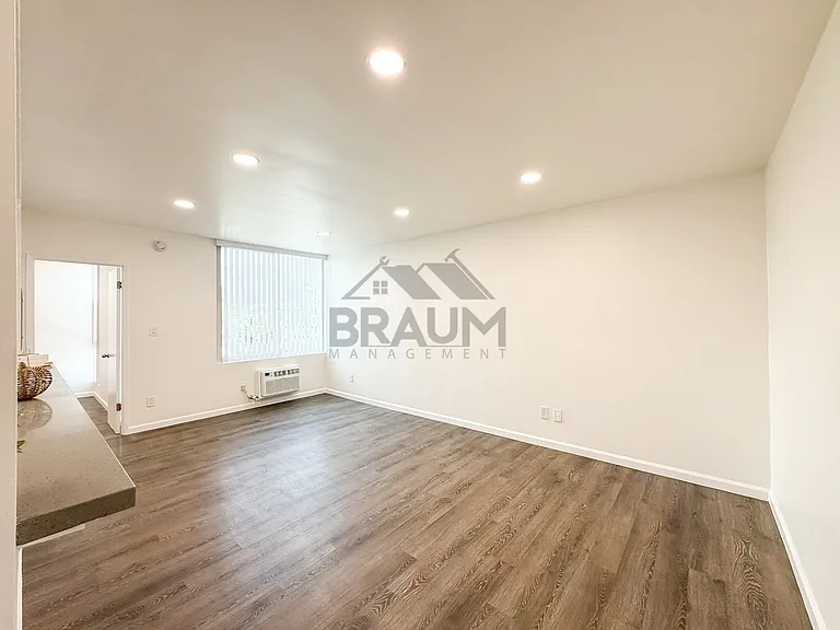5611 FULCHER PROPERTY, LLC — Photo 8