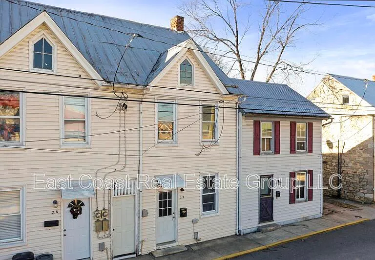 218 N College St — Photo 3