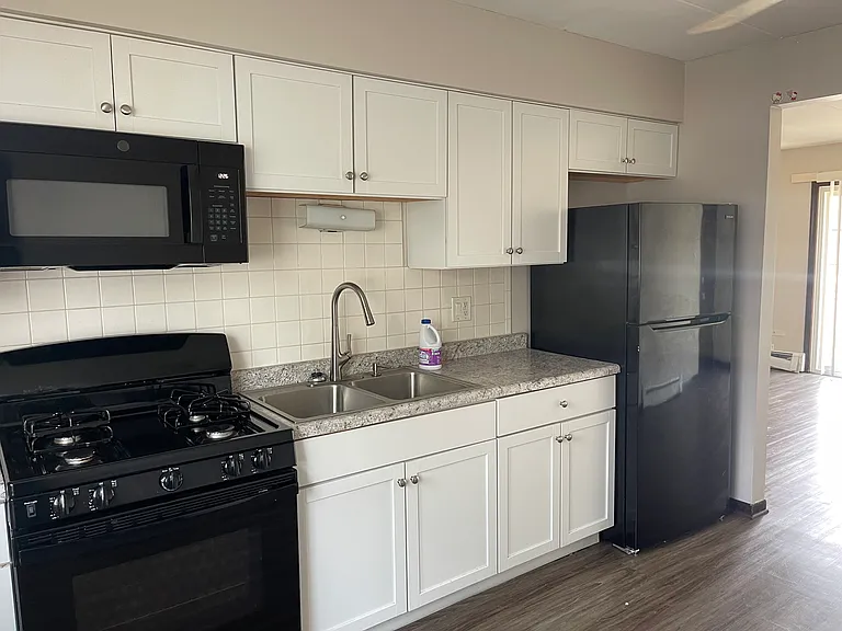 18538 Christina Dr #4 — Photo 2