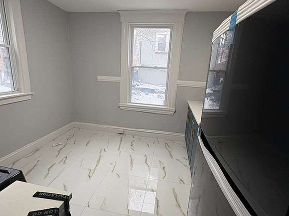 3rd image of 8 Davis Ave Floor 2