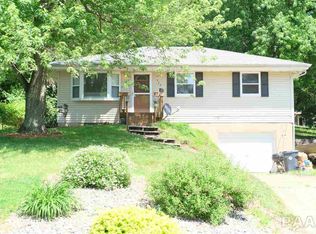 722 Grandview Ct, Pekin, IL 61554