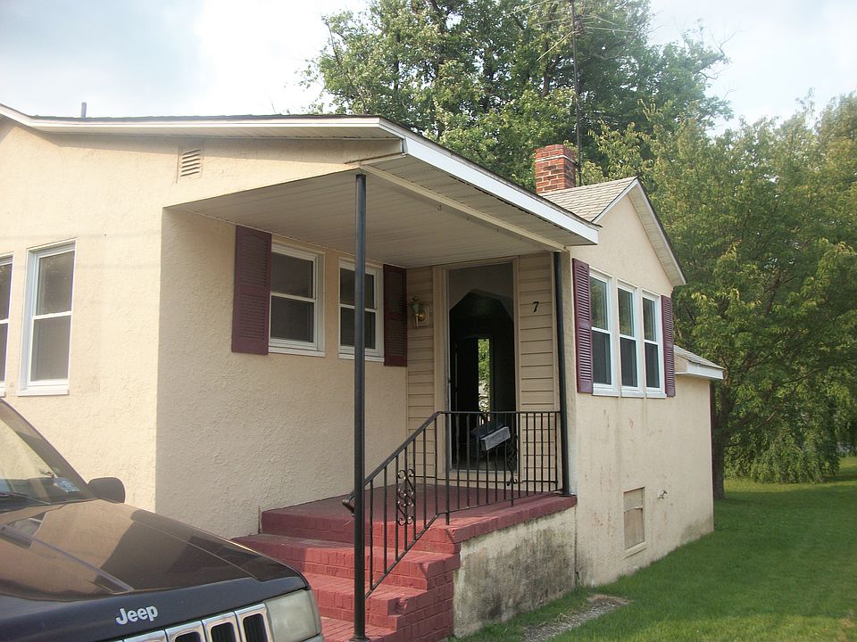1st image of 7 Mulford Ln