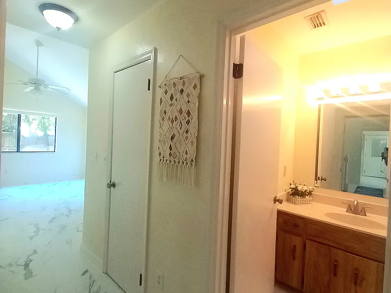 1304 Bender Ave — Photo 8