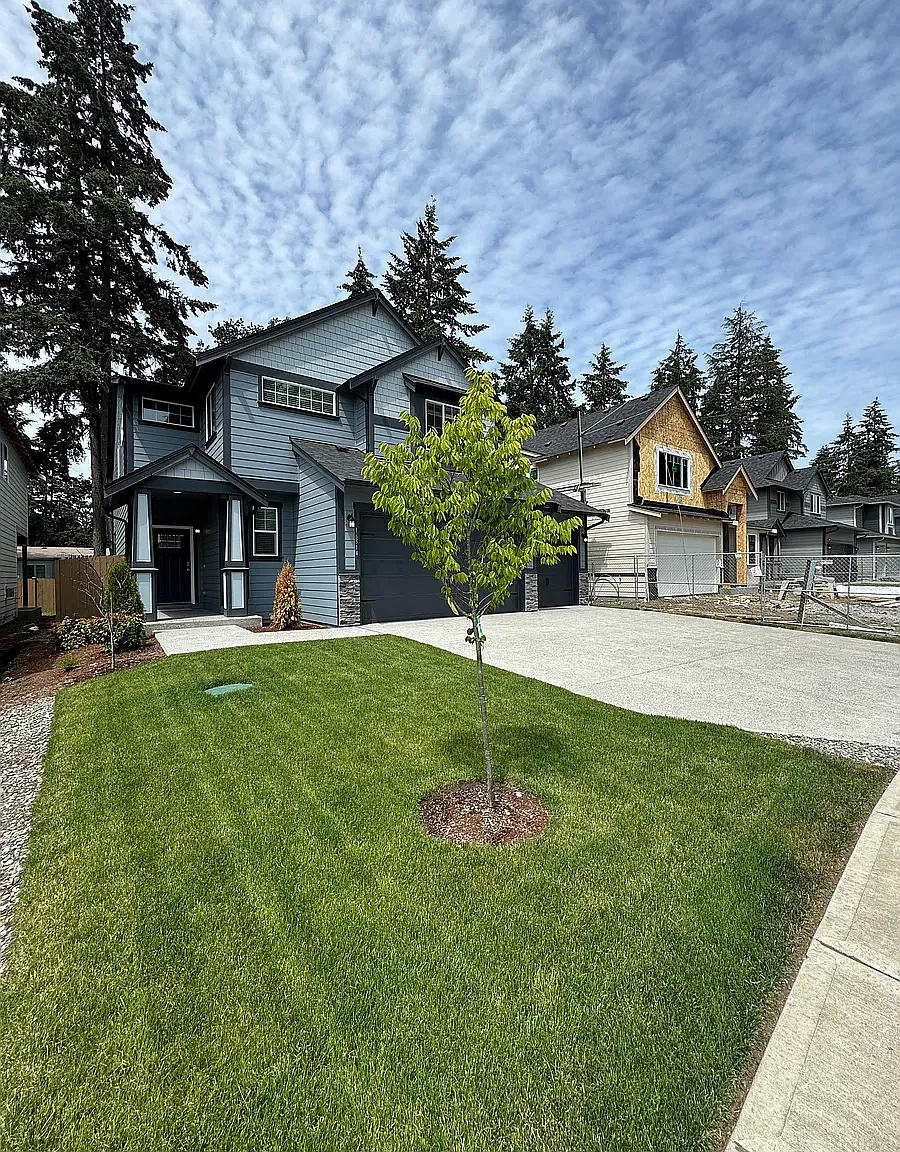 4 bed, 2.5 bath, 2385 sqft, $3,150 — Photo 2