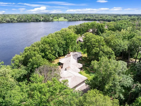 22 Evergreen Rd, North Oaks, MN 55127