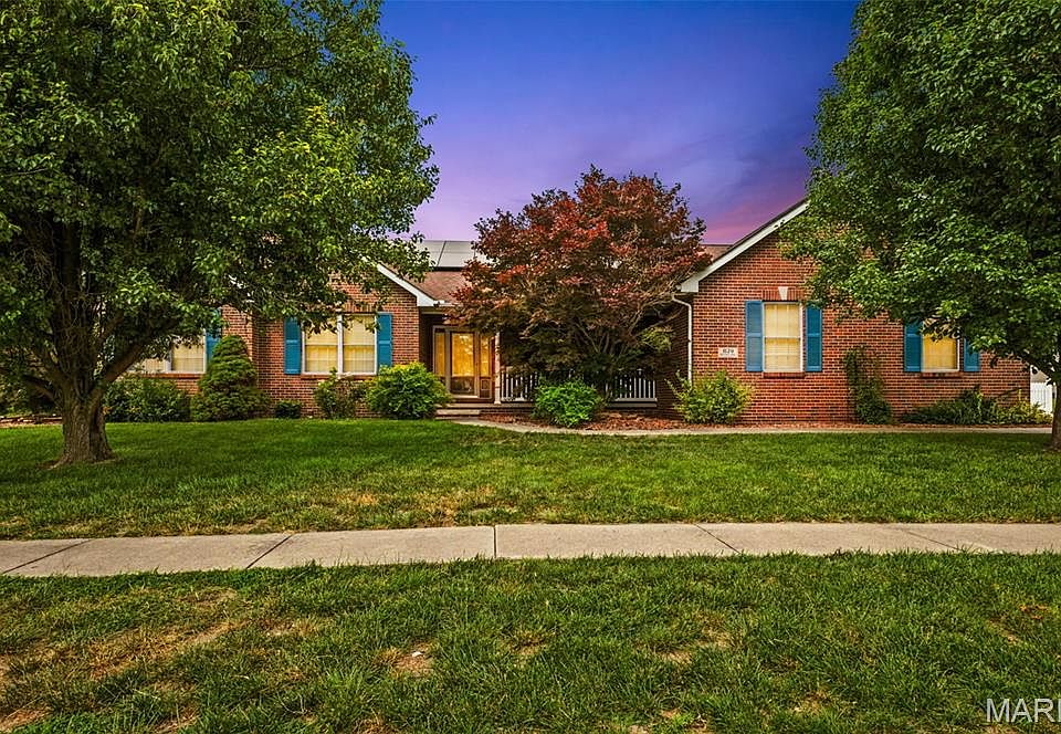 1st image of 829 Brooke Ln