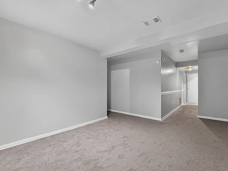 5607 Vantage Point Rd — Photo 37
