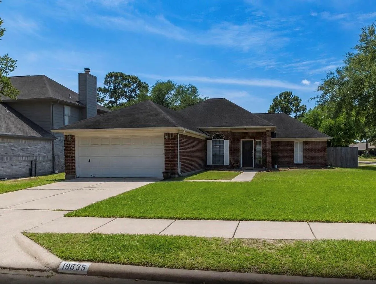 3 bed, 2.0 bath, 1860 sqft, $1,950 — Photo 1