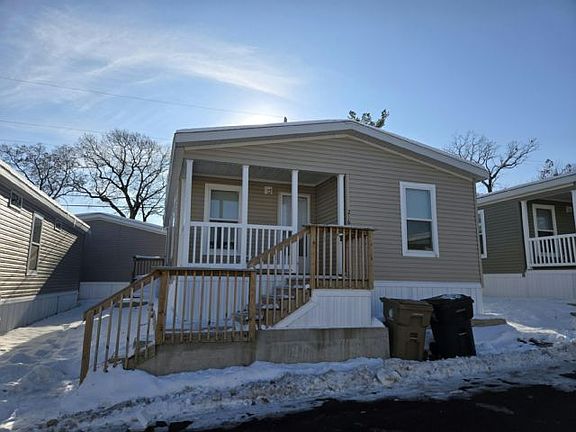 3rd image of 216 Cardinal Ln #216