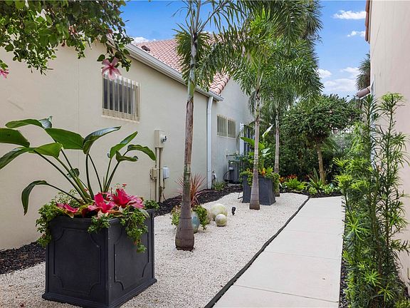 3rd image of 1629 Victoria Cir