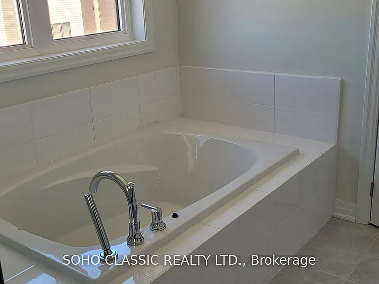 19 Connell Dr — Photo 3