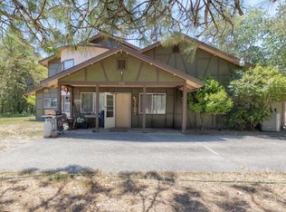 925 Meadow View Dr, Williams, OR 97544