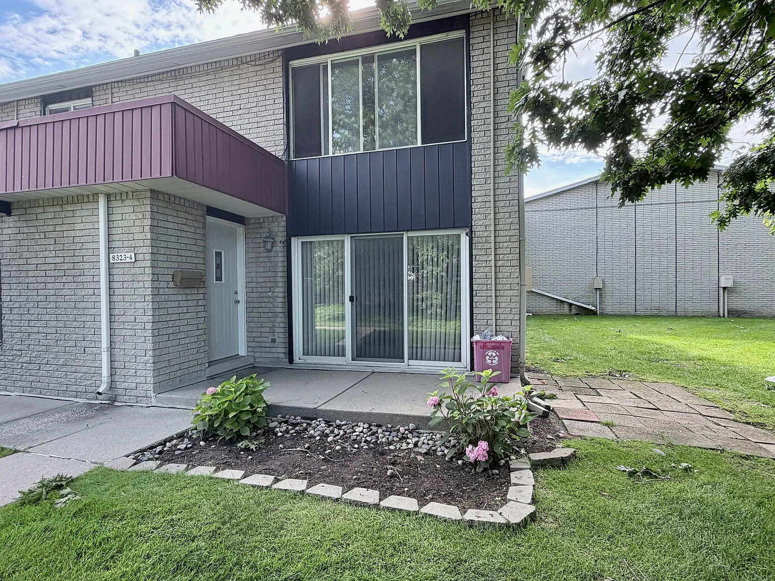 3 bed, 1350 sqft, $1,575 — Photo 2
