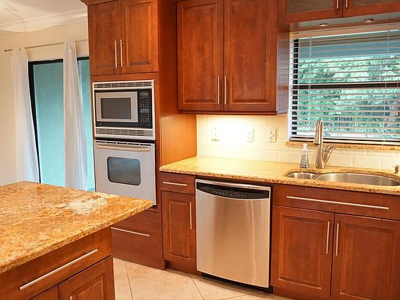 4th image of 1143 SE Proctor Ln