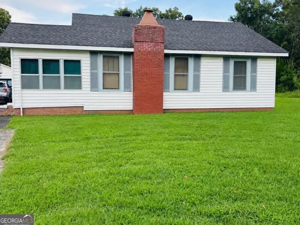 1385 W Currahee St, Toccoa, GA 30577