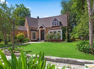 515 E College St, Seguin, TX 78155