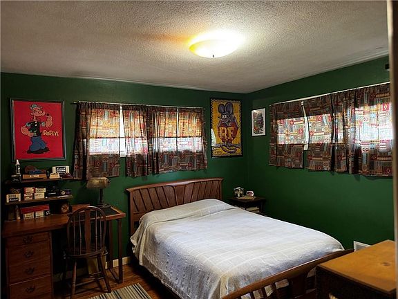 5th image of 18 Leslie Rd