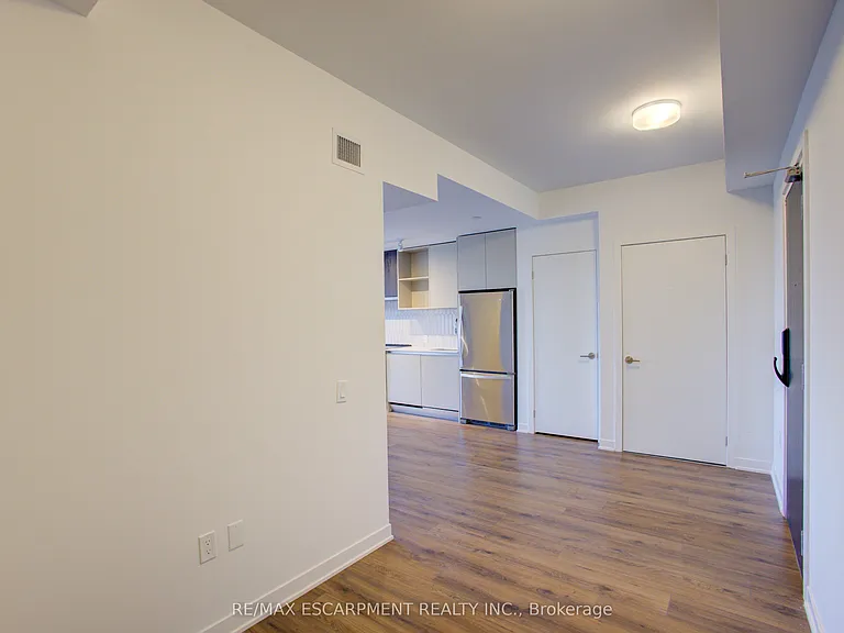 395 Dundas St W #413 — Photo 9
