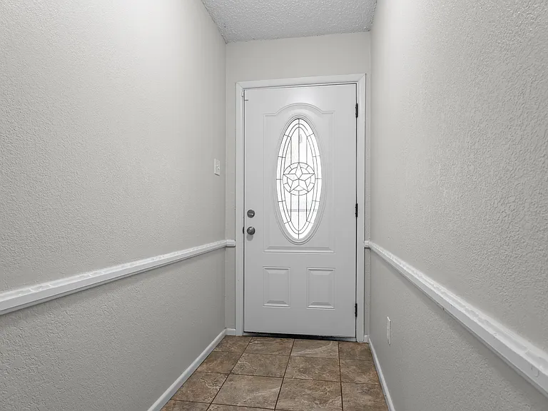 9616 Belmont Ave — Photo 4