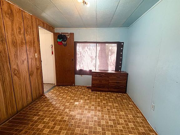5th image of 4904 S 51st St