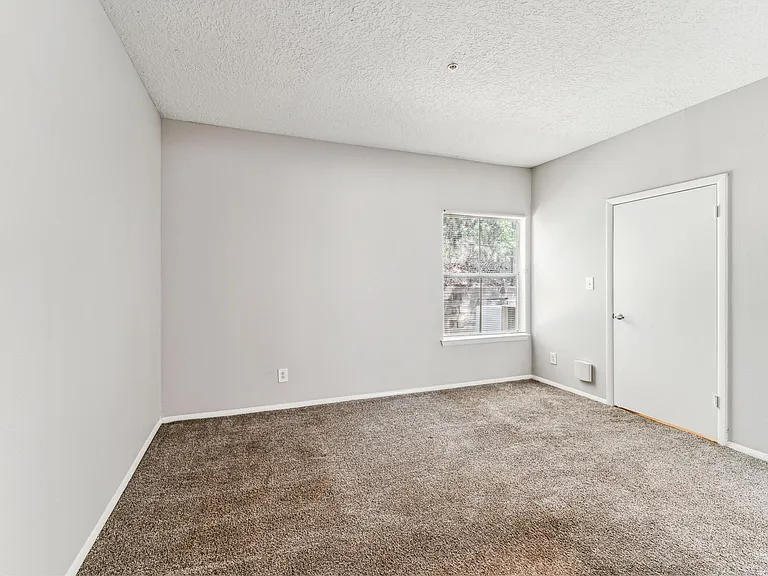 Waterford Creek Apartments — Photo 20