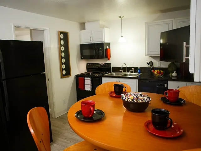 Capri Apartments at Eugene — Photo 19