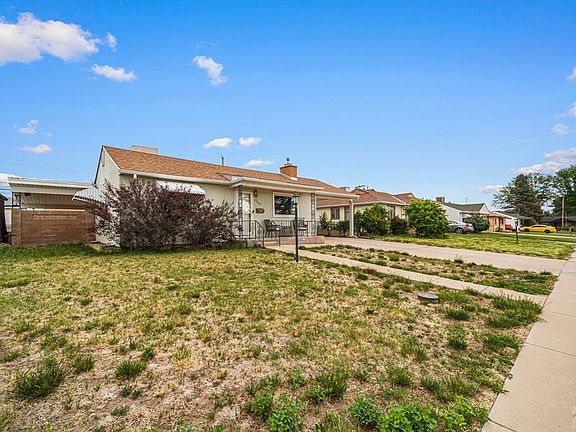 3rd image of 2509 Dahlia Ln