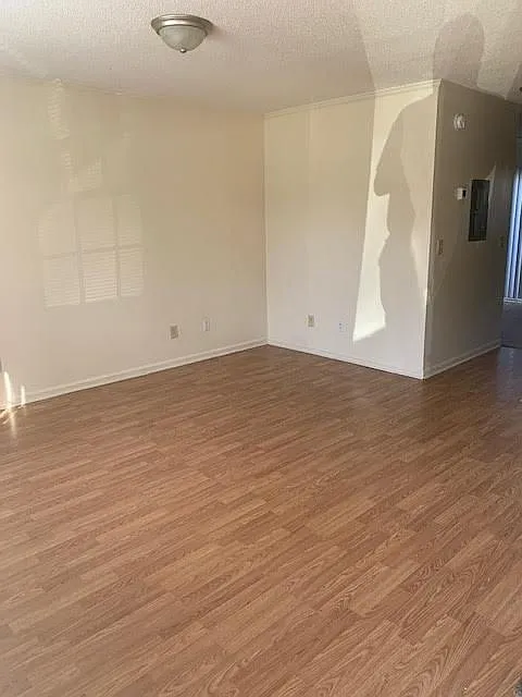 2 bed, 1.5 bath, 1054 sqft, $925 — Photo 2