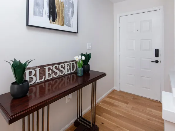 212 W 10th St APT 17, Charlotte, NC 28202