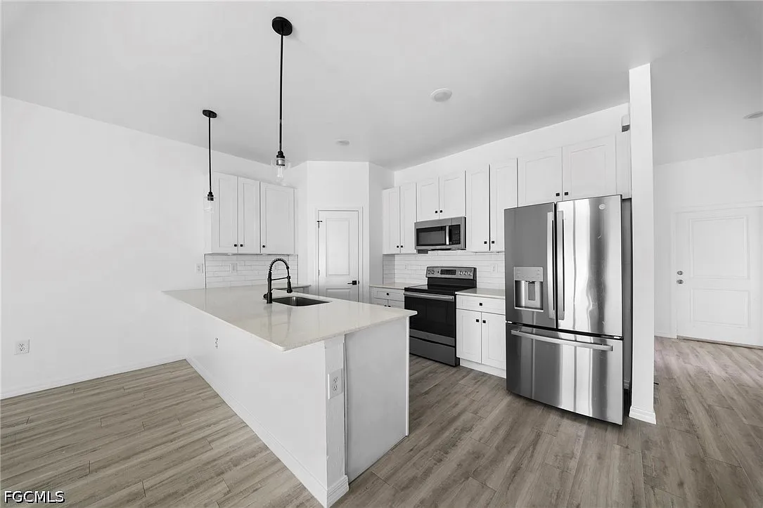 3 bed, 2.0 bath, 1247 sqft, $1,700 — Photo 4