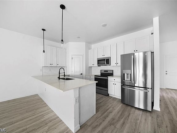 4th image of 528 SE 6th St
