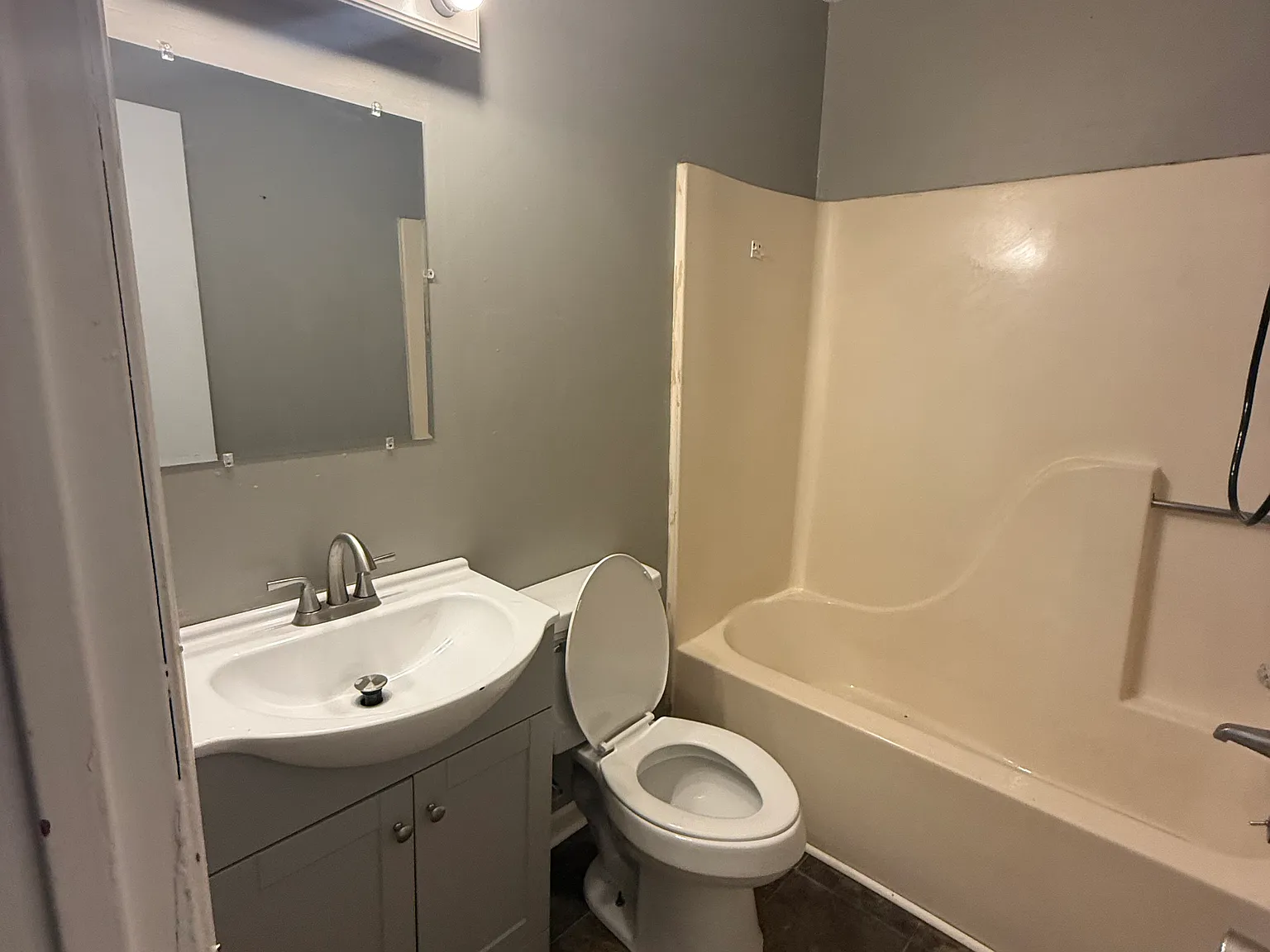 2 bed, 760 sqft, $1,100 — Photo 4