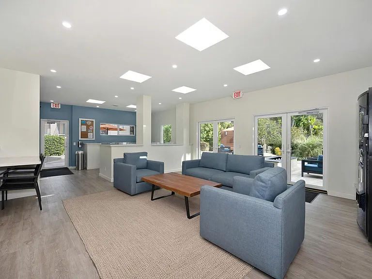 Silver Oak Apartments — Photo 13